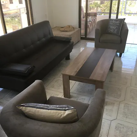 Kostas Two Bedroom Penthouse شقة *