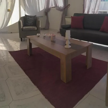 Kostas Two Bedroom Penthouse Διαμέρισμα *